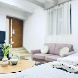  Apartment With Free Parking